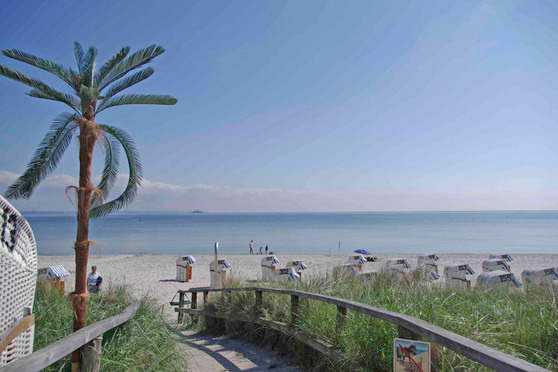 Ferienwohnung in Scharbeutz - Strandk&ouml;rbchen - Strand&uuml;bergang direkt gegen&uuml;ber