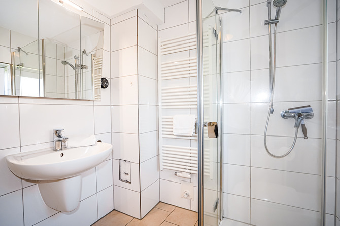 Bungalow in Lensterstrand - Schenk - Badezimmer