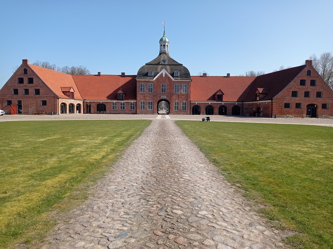 Ferienwohnung in Schönwalde - Hügelkate in Vogelsang - Torhaus Hasselburg