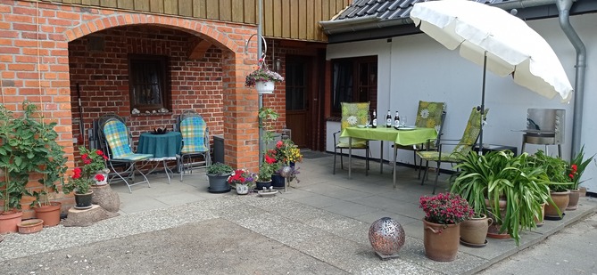 Ferienwohnung in Schönwalde - Hügelkate in Vogelsang - Ihre Terrasse