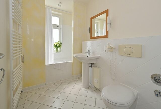 Ferienwohnung in Sellin - Ferienwohnung 9 in Sellin auf Rügen Villa Celia 6 Pers. WLAN, Sauna 200 m vom Strand entfernt - Bild 9