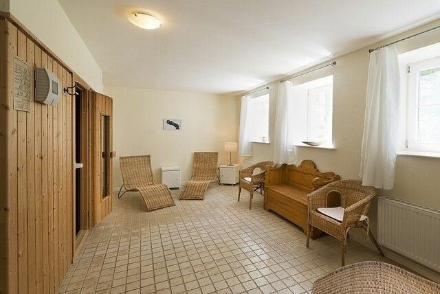 Ferienwohnung in Neuenkirchen (R&uuml;gen) - Gutshaus Grubnow Ferienwohnung 4 mit Hund am Wasser Sauna und WLAN incl. - Bild 8