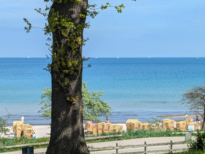 Ferienwohnung in Scharbeutz - Ostseeurlaub-Scharbeutz - Strand vom Balkon