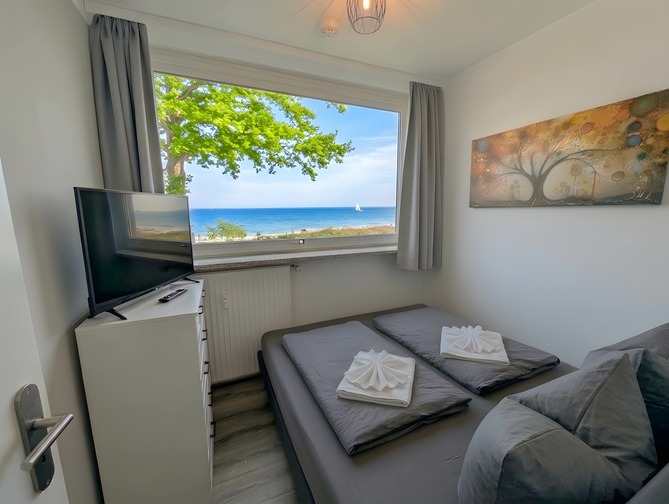 Ferienwohnung in Scharbeutz - Ostseeurlaub-Scharbeutz - Schlafzimmer mit Meerblick